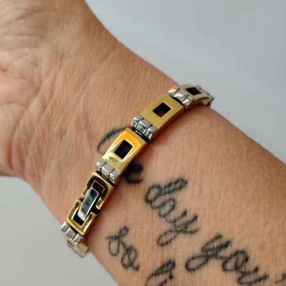 Ladies Timex Two Tone Analog Link Bracelet Watch Casual Luxury Working - Picture 7 of 8